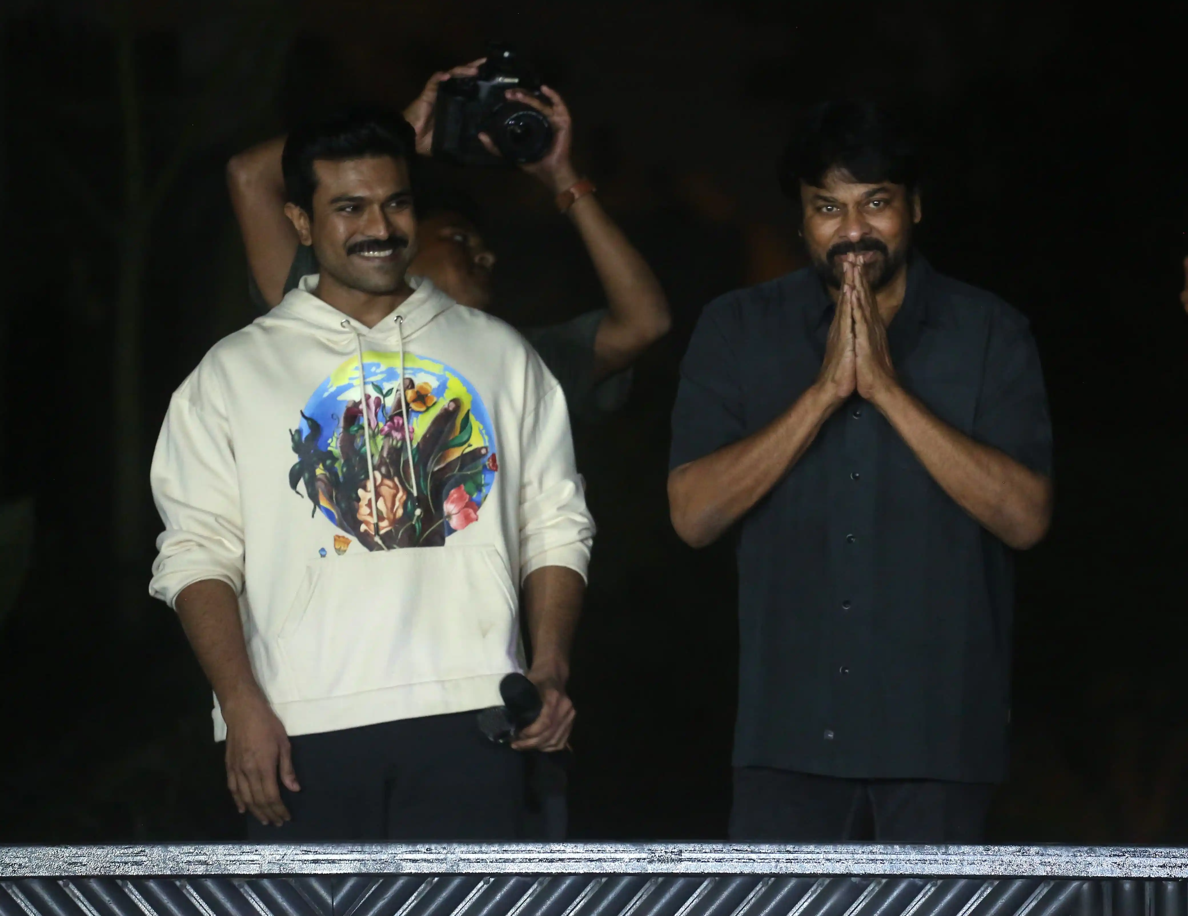 Ram Charan Chiranjeevi Meets Fans before went to Ayodhya
