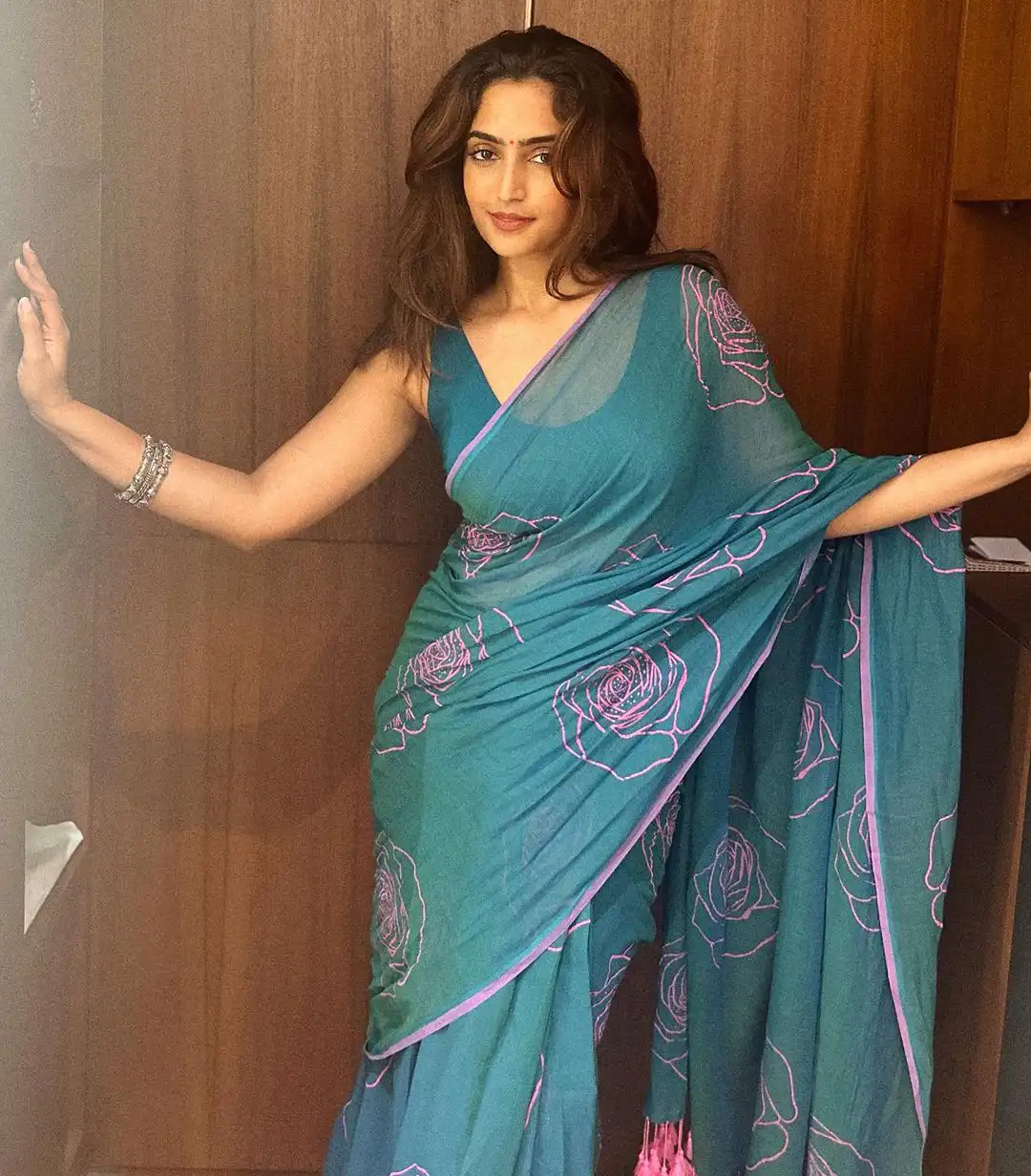 Reba Monica John Simple Looks in Saree