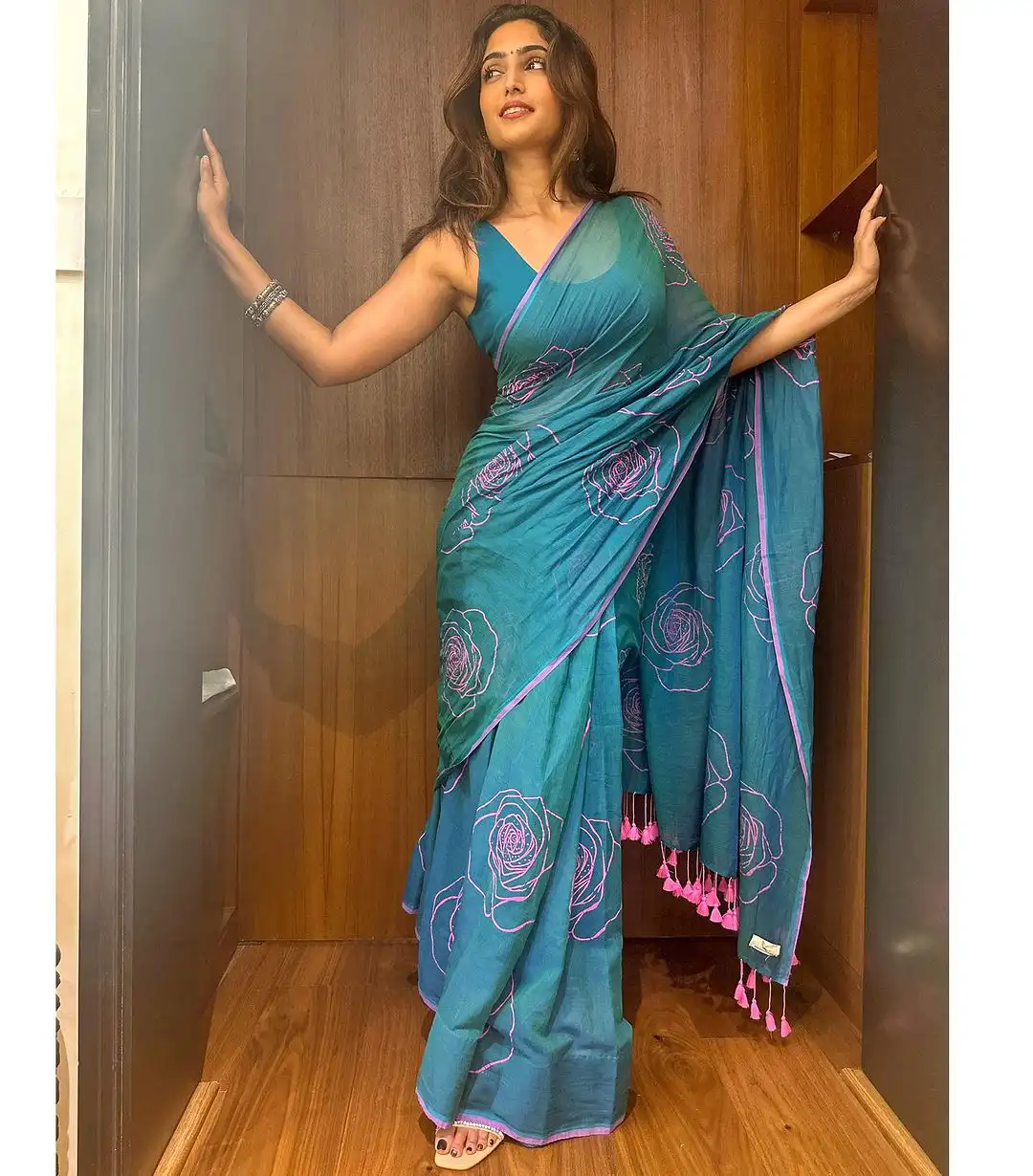 Reba Monica John Simple Looks in Saree