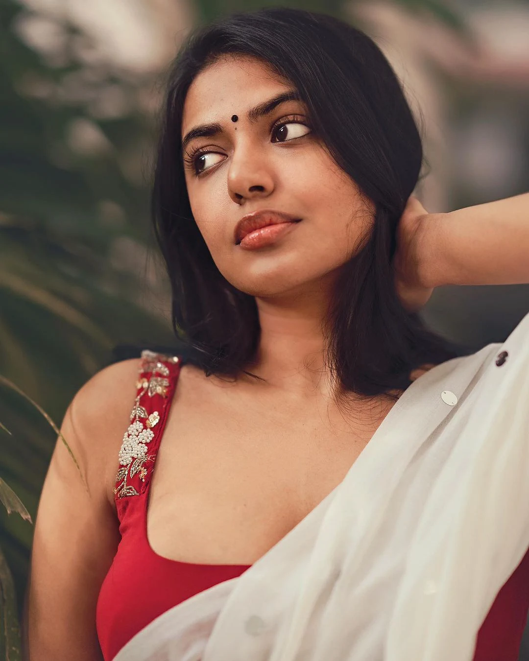 Shivani Rajashekar Stunning Looks in Saree