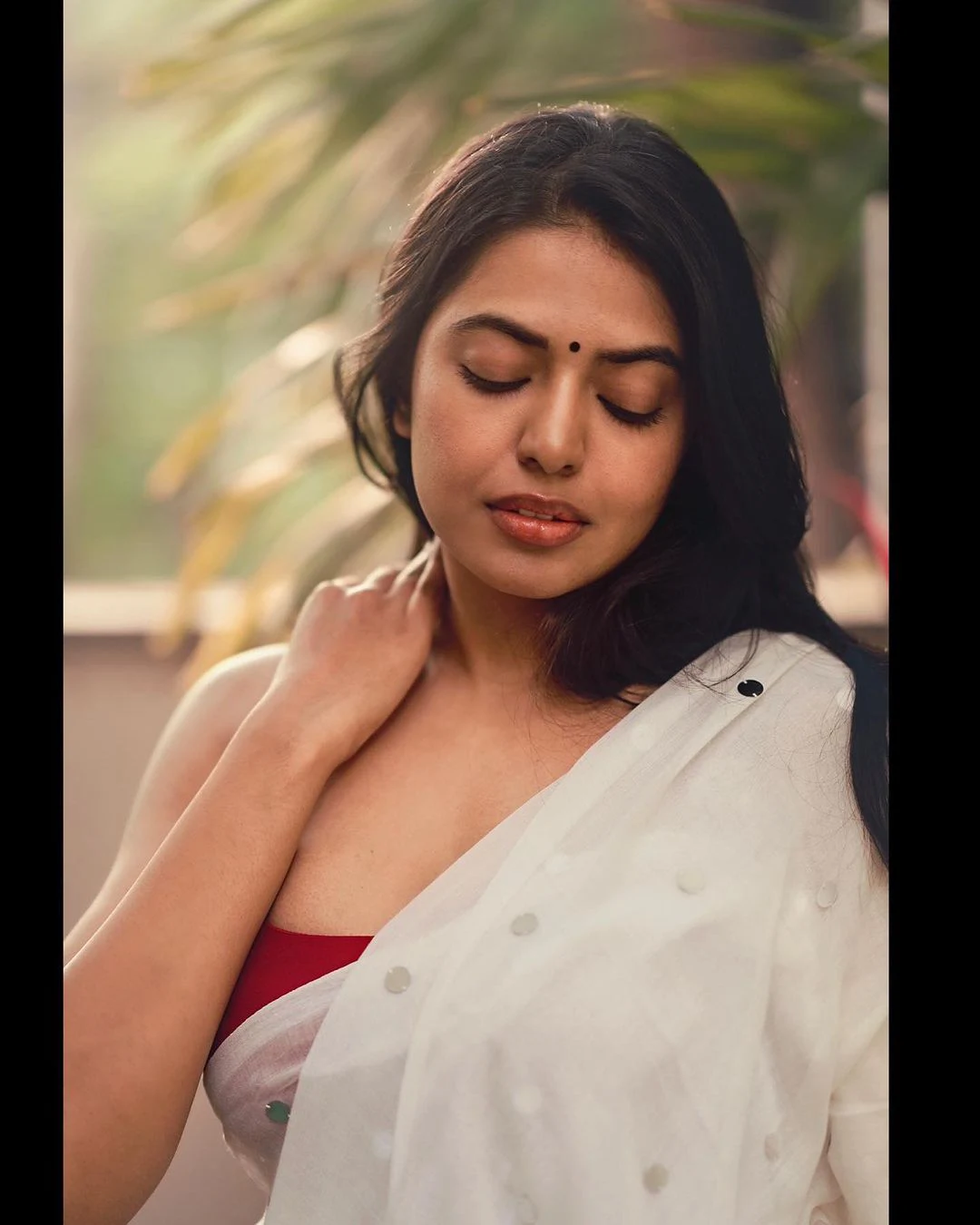 Shivani Rajashekar Stunning Looks in Saree