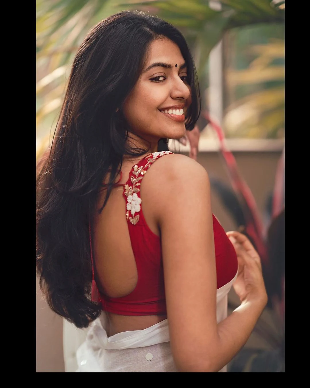 Shivani Rajashekar Stunning Looks in Saree