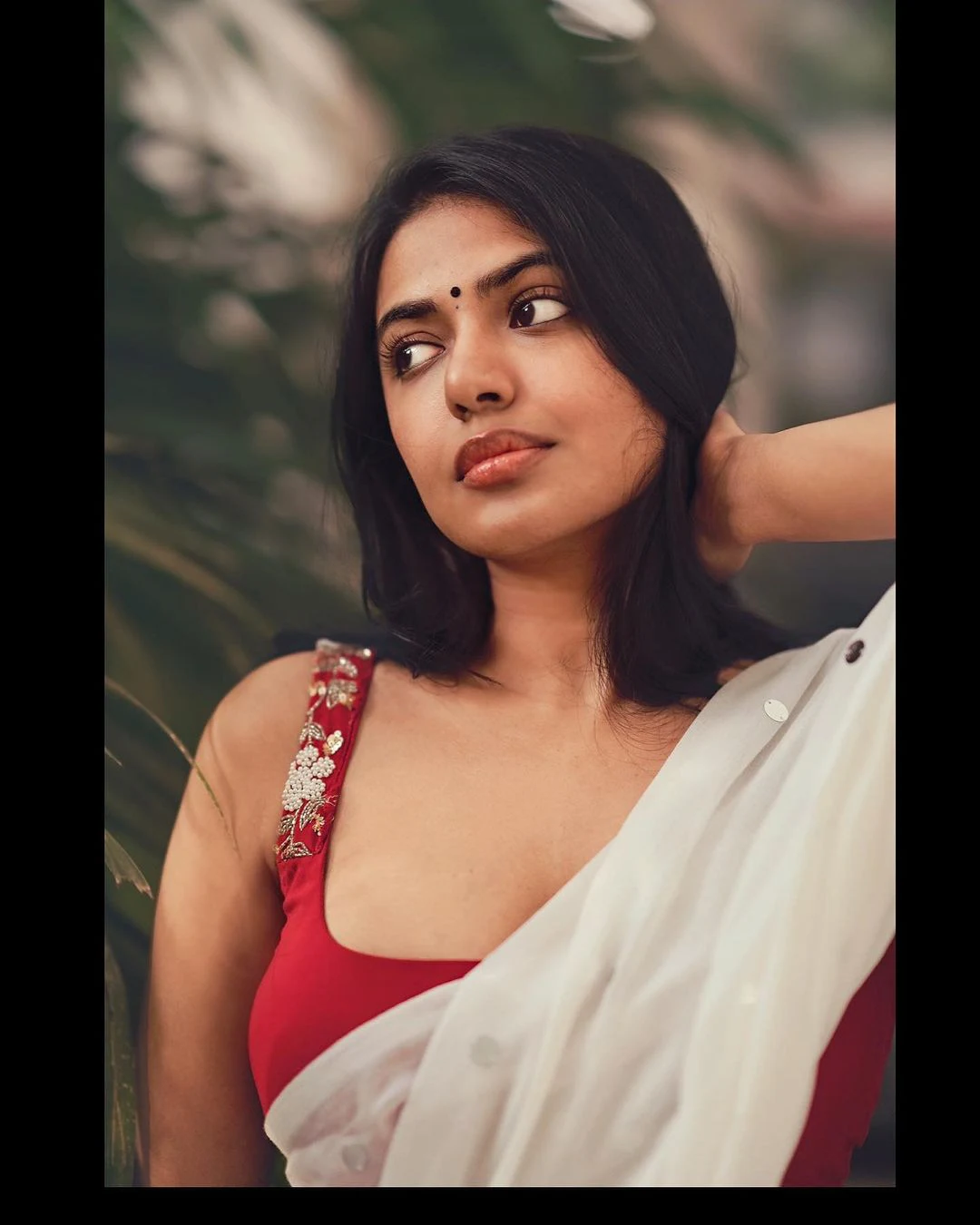 Shivani Rajashekar Stunning Looks in Saree