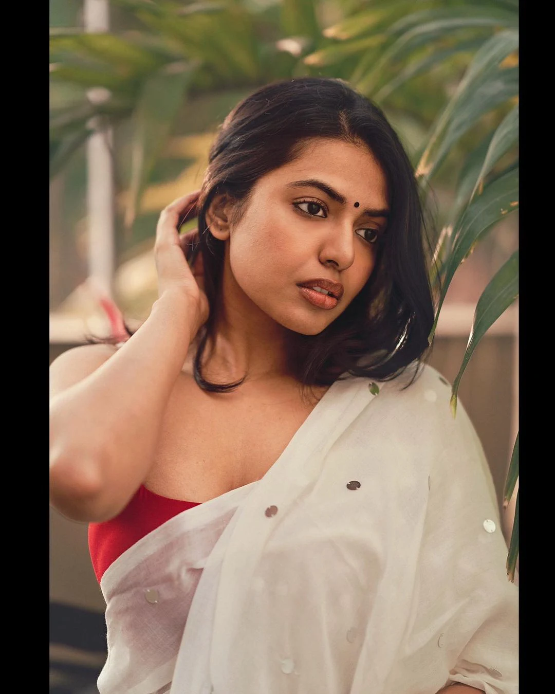 Shivani Rajashekar Stunning Looks in Saree