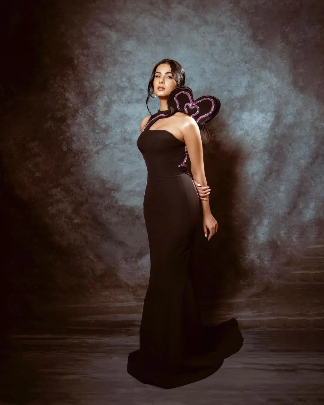 Sonal Chauhan Stunning Looks in Black Dress