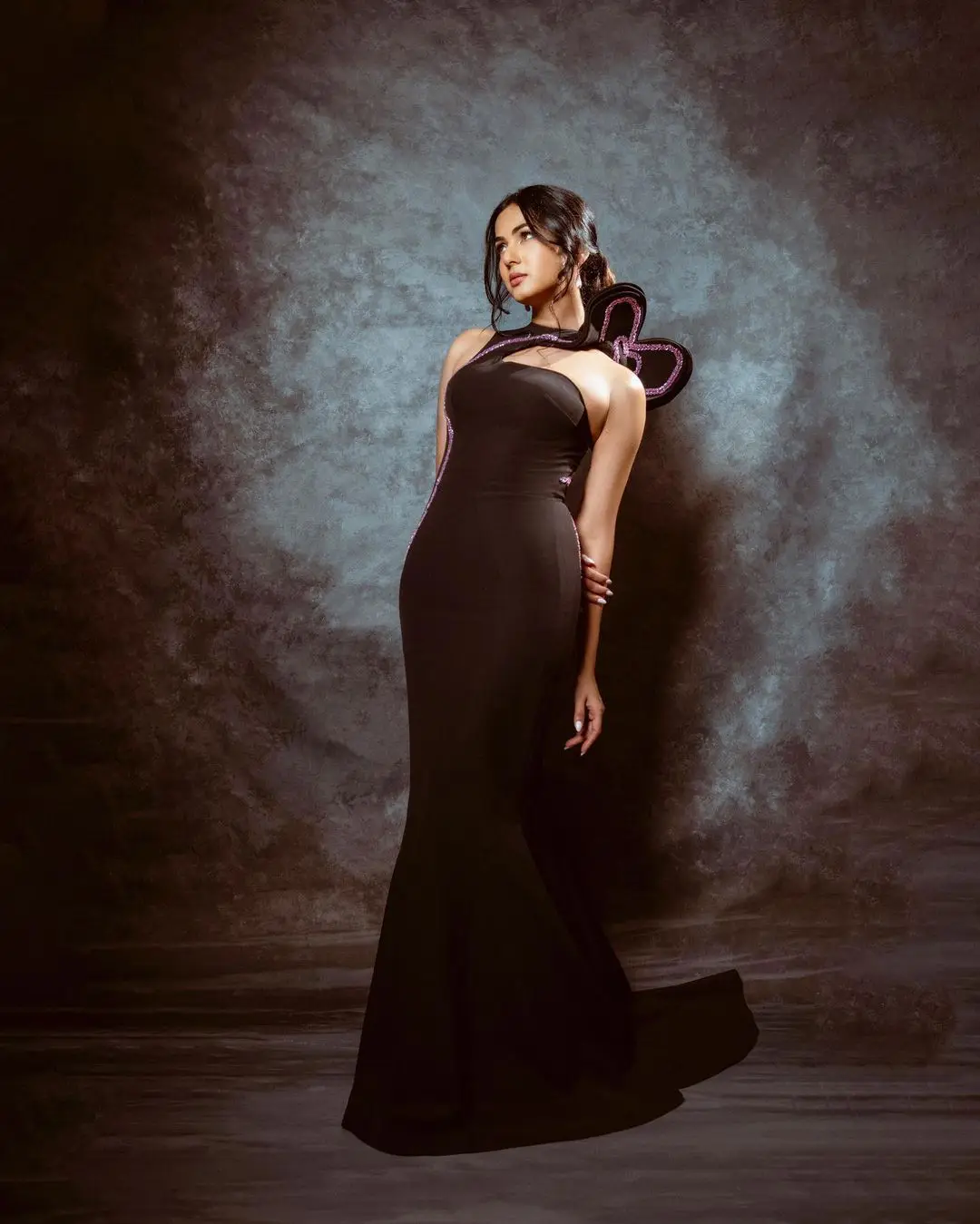 Sonal Chauhan Stunning Looks in Black Dress