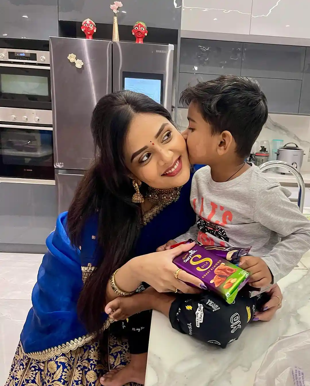 Anchor Sreemukhi Sankranthi Celebrations with Family