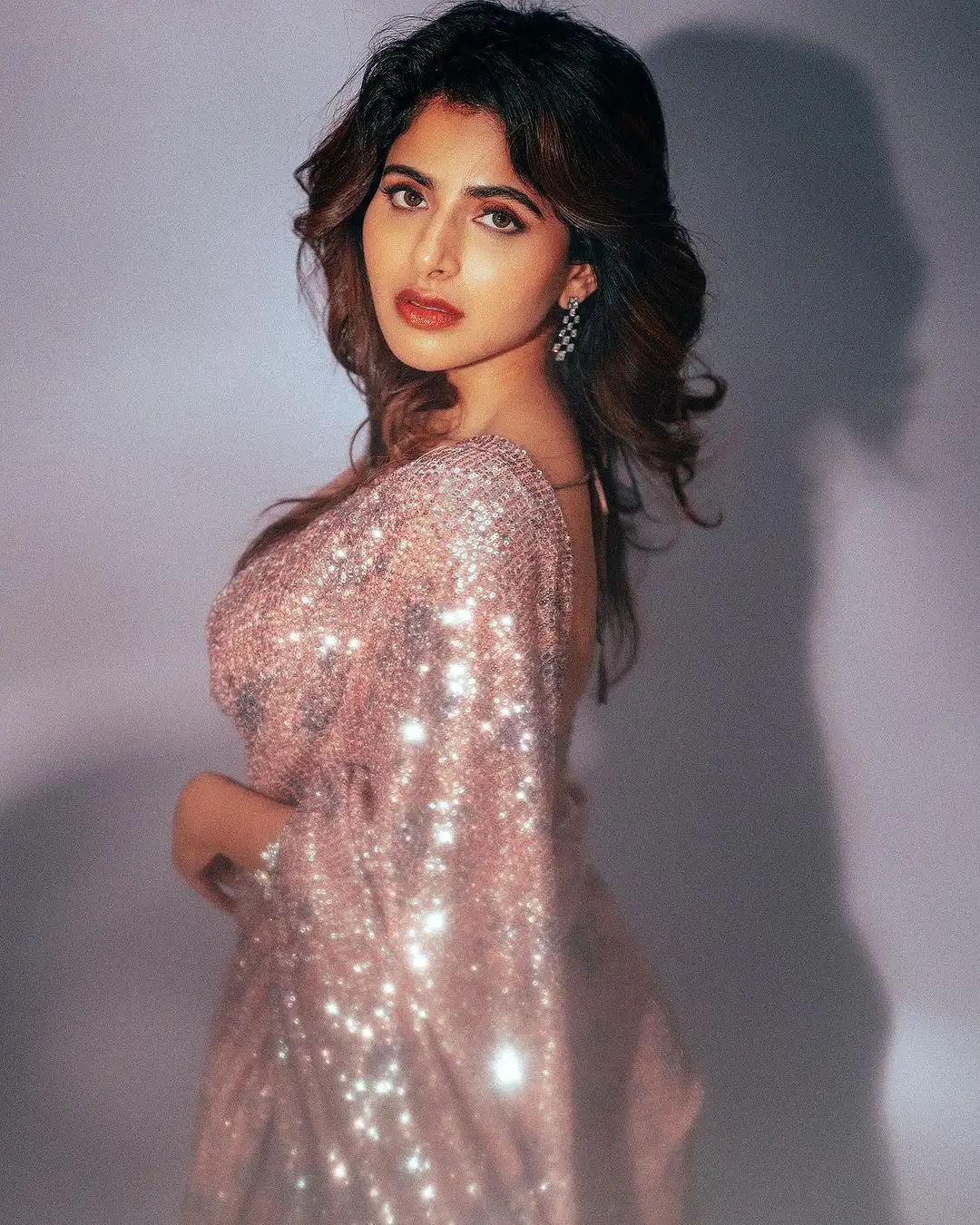 Tamil Actress Iswarya Menon Shares new Saree Photos