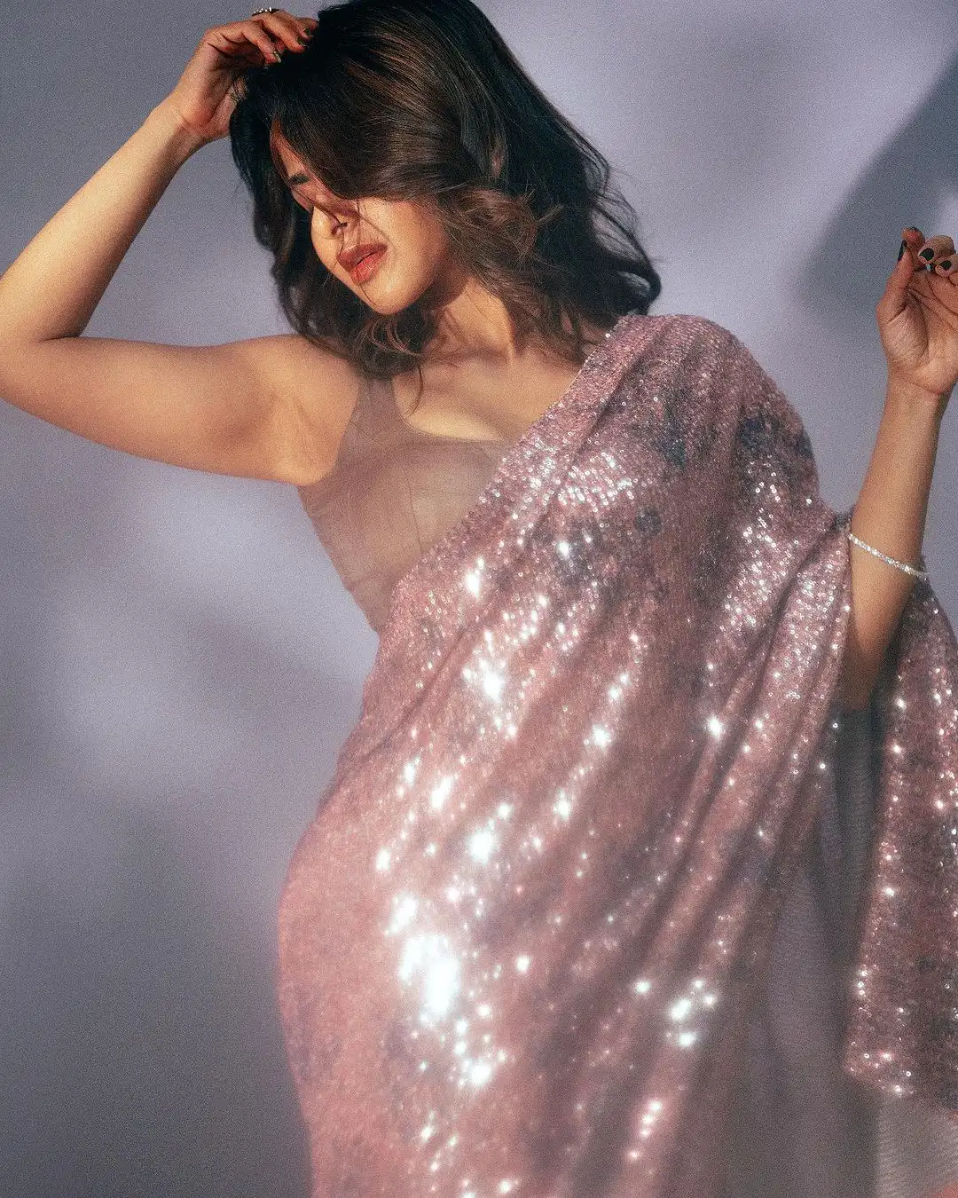 Tamil Actress Iswarya Menon Shares new Saree Photos
