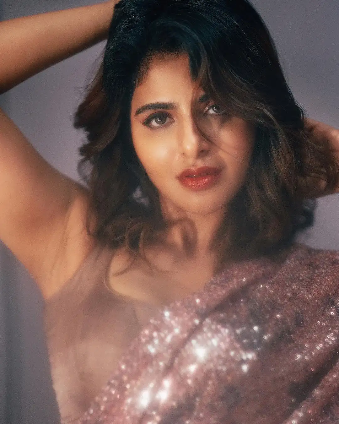 Tamil Actress Iswarya Menon Shares new Saree Photos