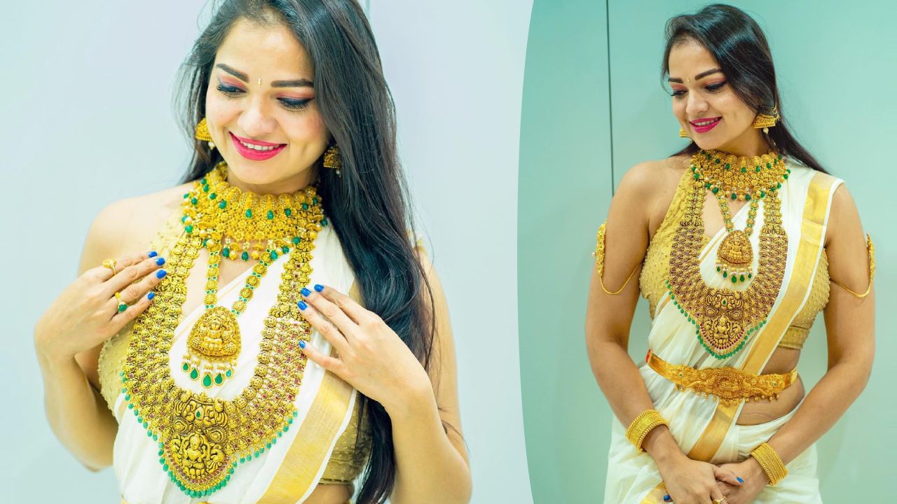 Ashwini Sree : ఐశ్వర్యం మధ్య అశ్విని శ్రీ శారీ సోయగాల ఐశ్వర్యం..