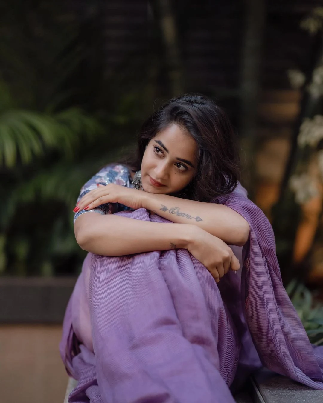 Tollywood Actress Deepthi Sunaina cute looks in saree photos