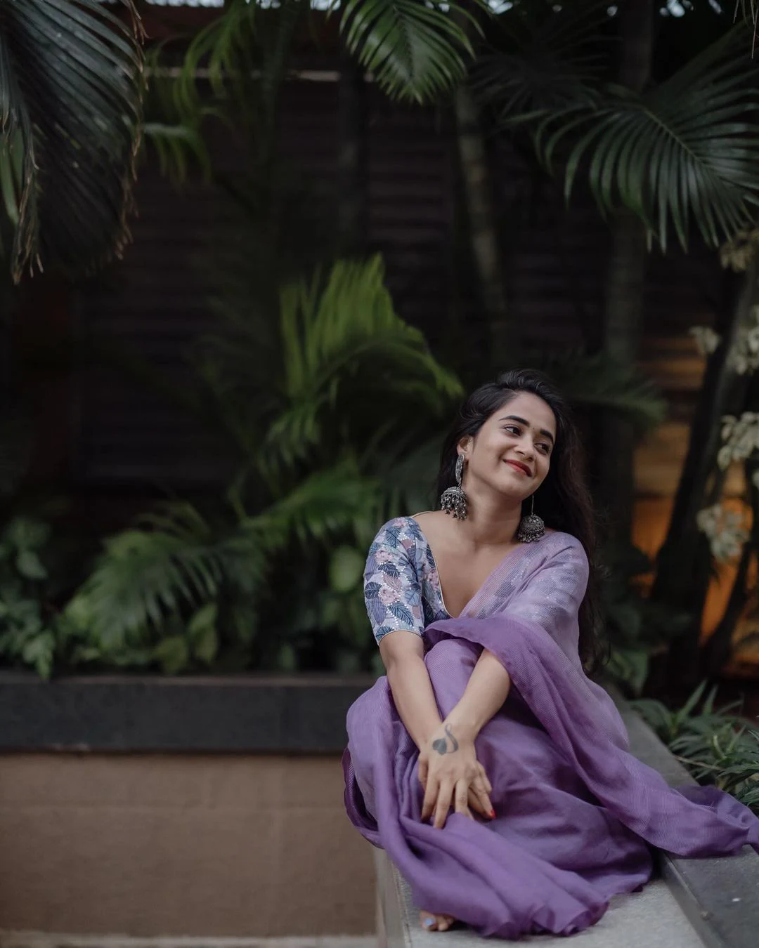 Tollywood Actress Deepthi Sunaina cute looks in saree photos