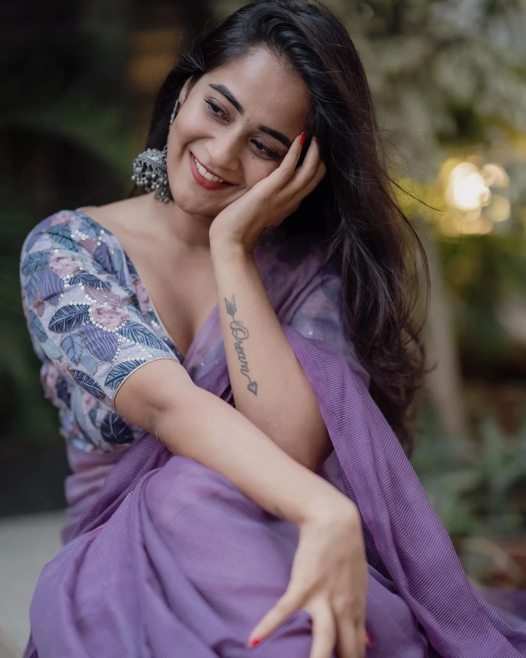 Tollywood Actress Deepthi Sunaina cute looks in saree photos