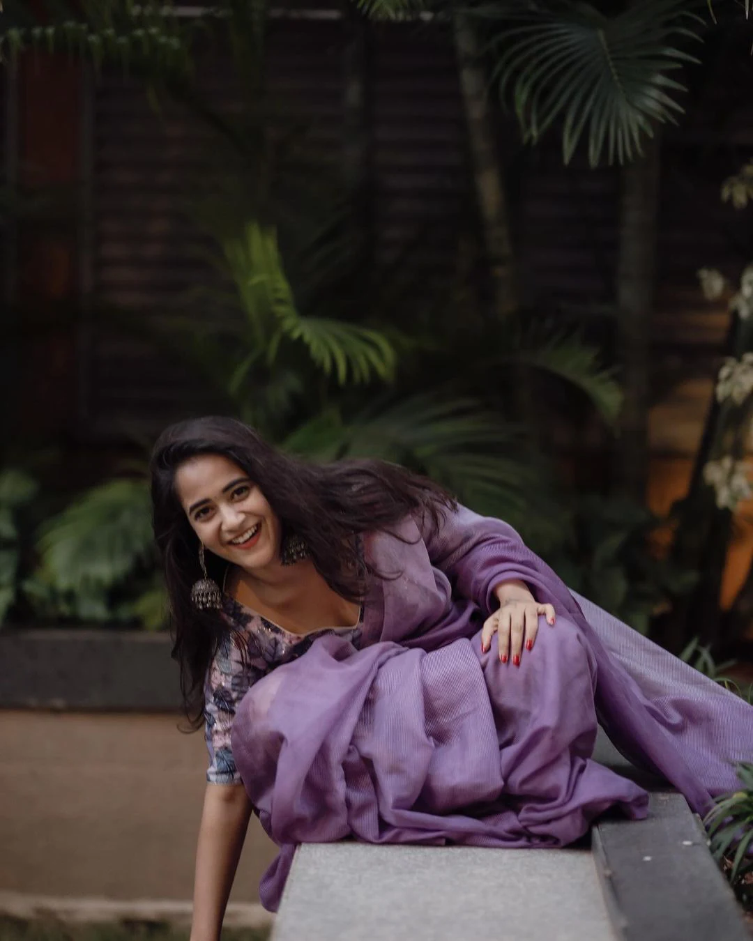 Tollywood Actress Deepthi Sunaina cute looks in saree photos