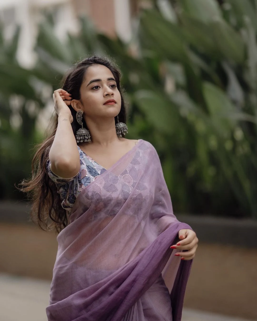 Tollywood Actress Deepthi Sunaina cute looks in saree photos