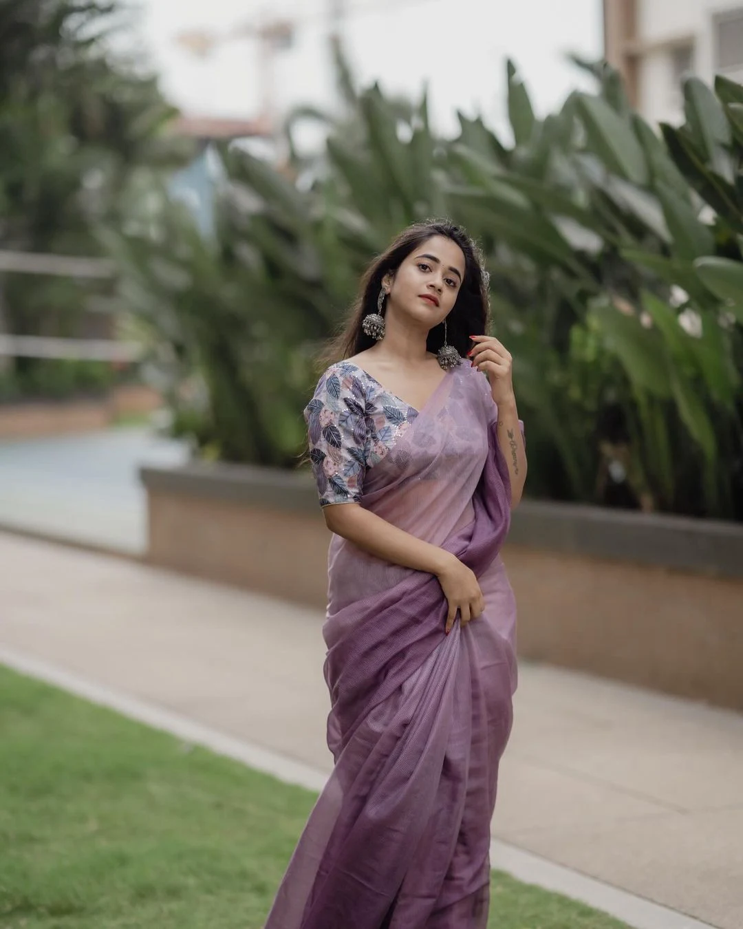 Tollywood Actress Deepthi Sunaina cute looks in saree photos