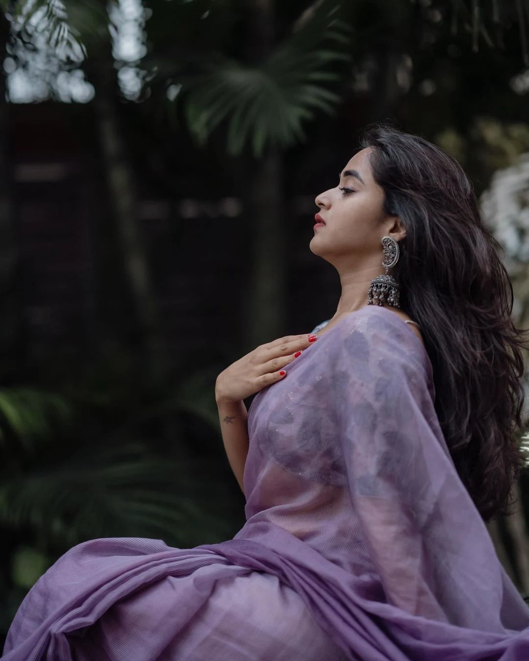 Tollywood Actress Deepthi Sunaina cute looks in saree photos