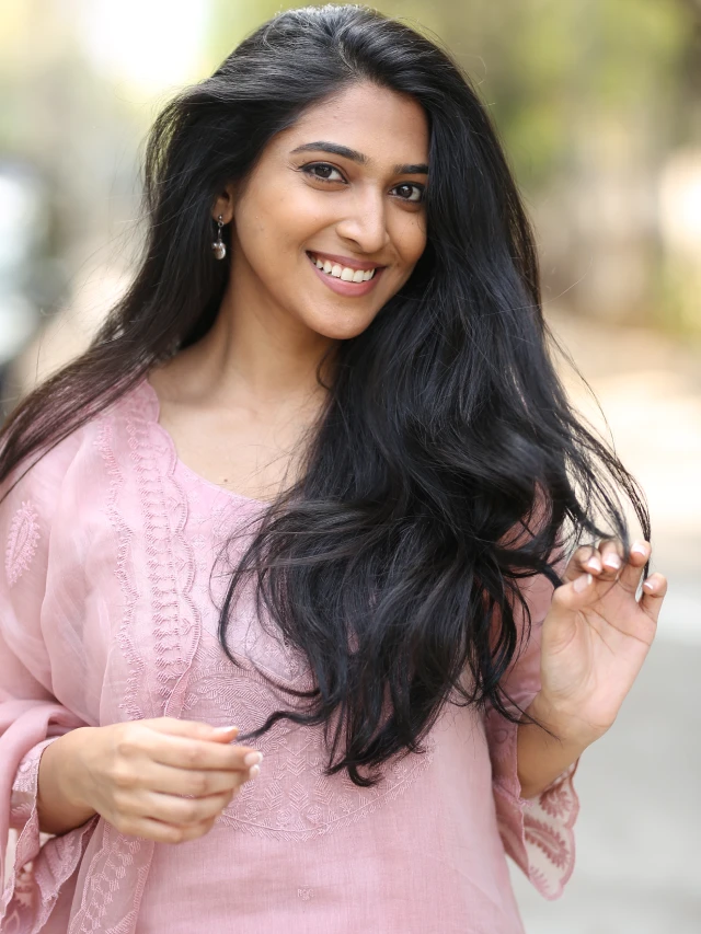Tollywood Heroine Apoorva Rao Photos in Happy Ending movie promotions