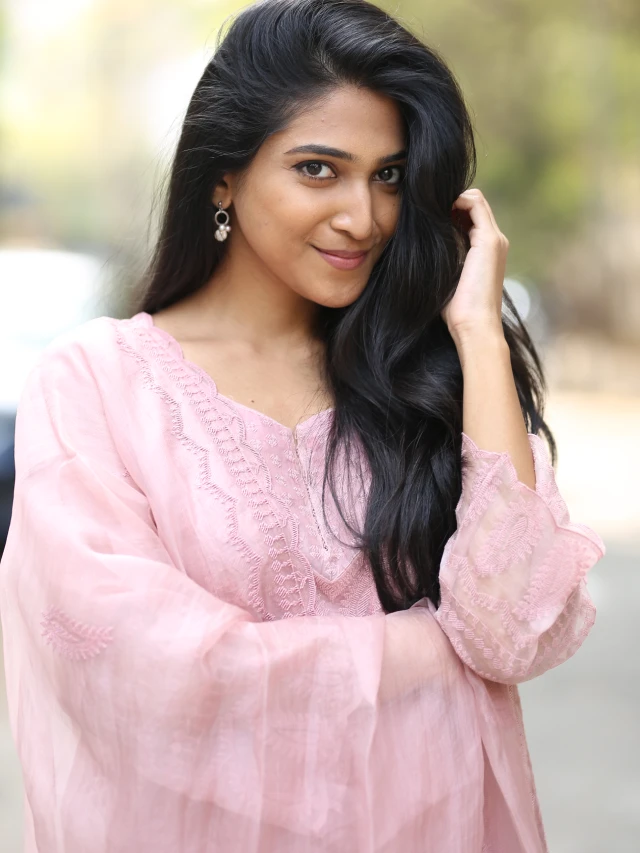 Tollywood Heroine Apoorva Rao Photos in Happy Ending movie promotions