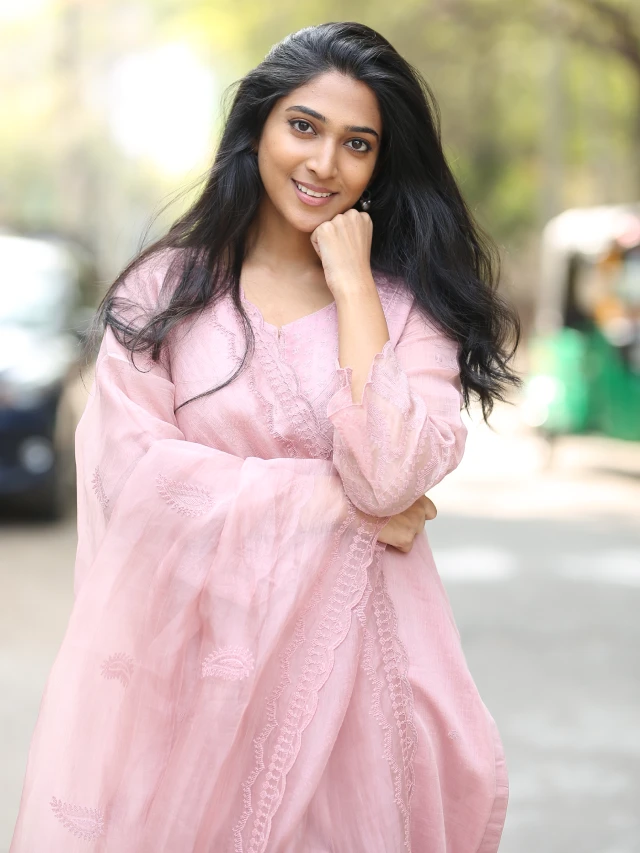 Tollywood Heroine Apoorva Rao Photos in Happy Ending movie promotions