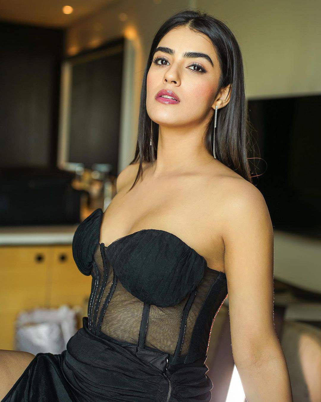 Tollywood Heroine Kavya Thapar shines in black out fit photos