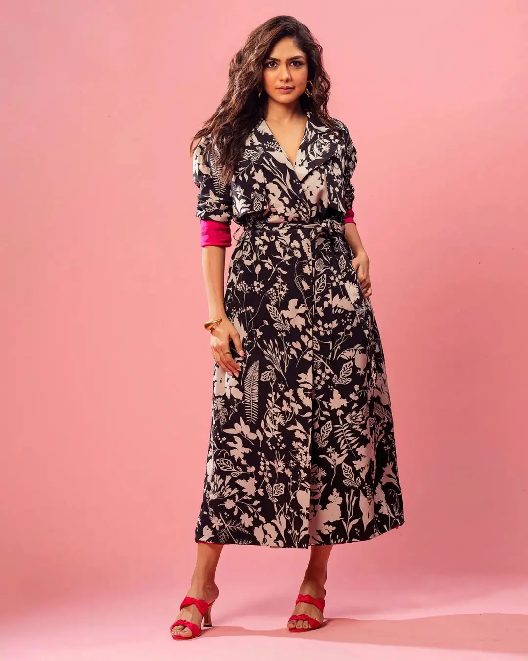 Tollywood Heroine Mrunal Thakur shares her latest photoshoot