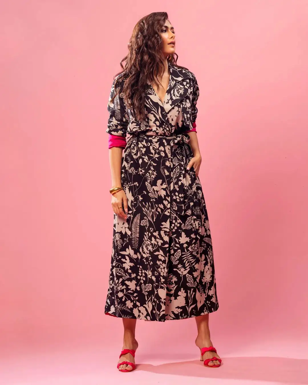Tollywood Heroine Mrunal Thakur shares her latest photoshoot