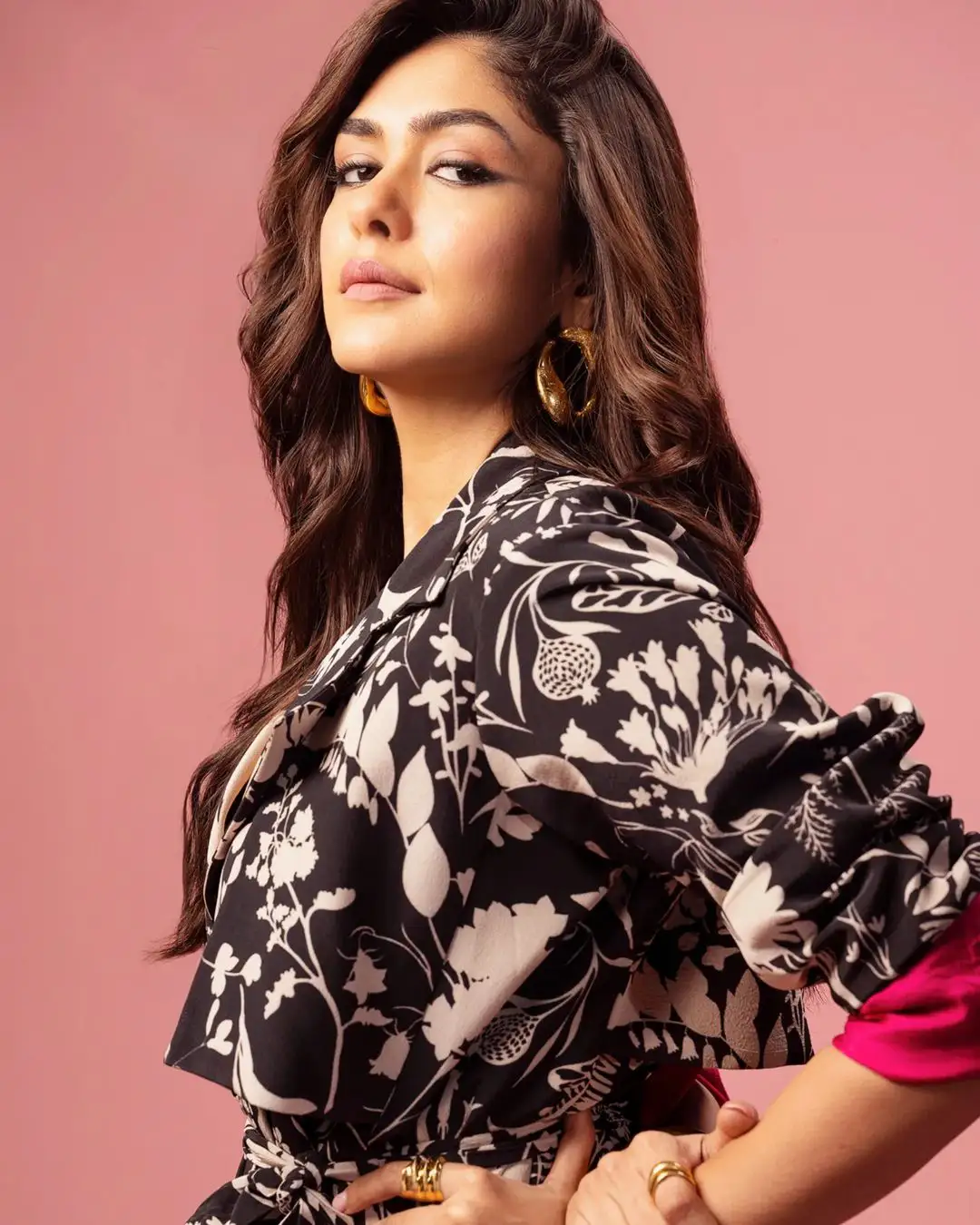 Tollywood Heroine Mrunal Thakur shares her latest photoshoot