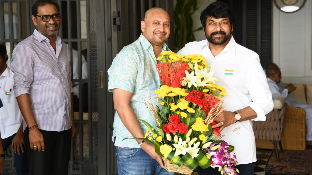 Tollywood celebrities congratulate chiranjeevi for felicitating by padma vibhushan award