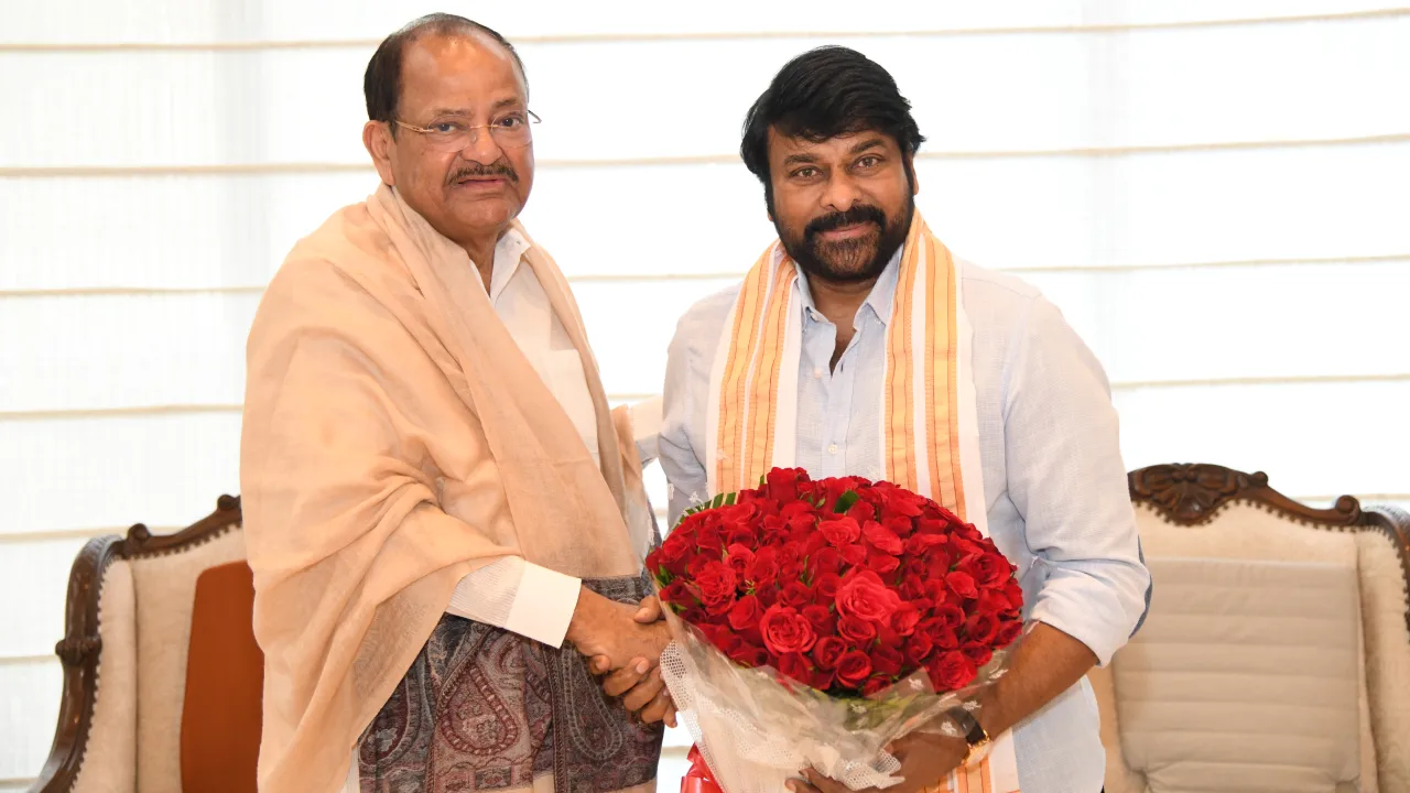 Tollywood celebrities congratulate chiranjeevi for felicitating by padma vibhushan award