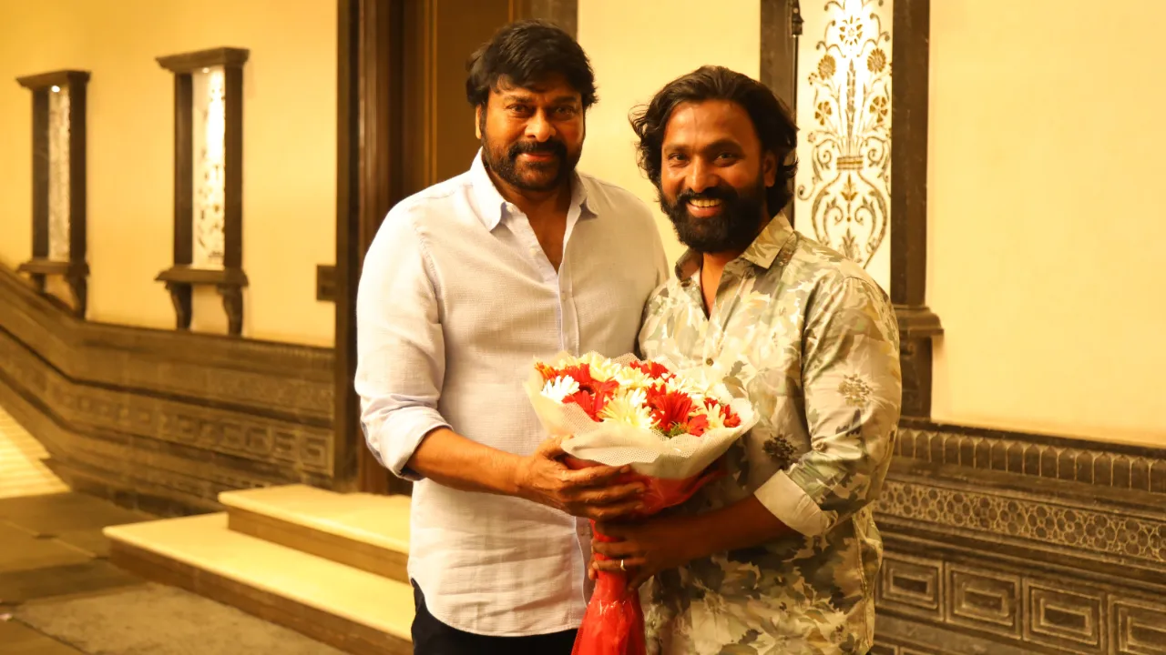 Tollywood celebrities congratulate chiranjeevi for felicitating by padma vibhushan award