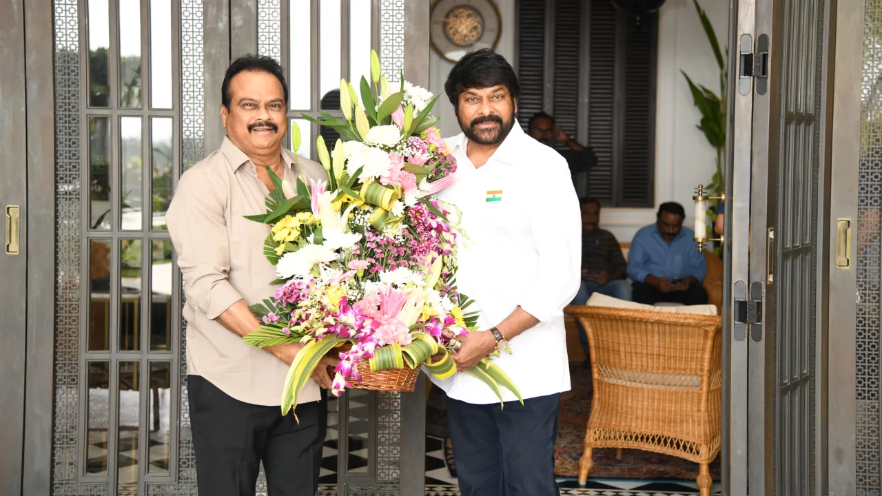 Tollywood celebrities congratulate chiranjeevi for felicitating by padma vibhushan award