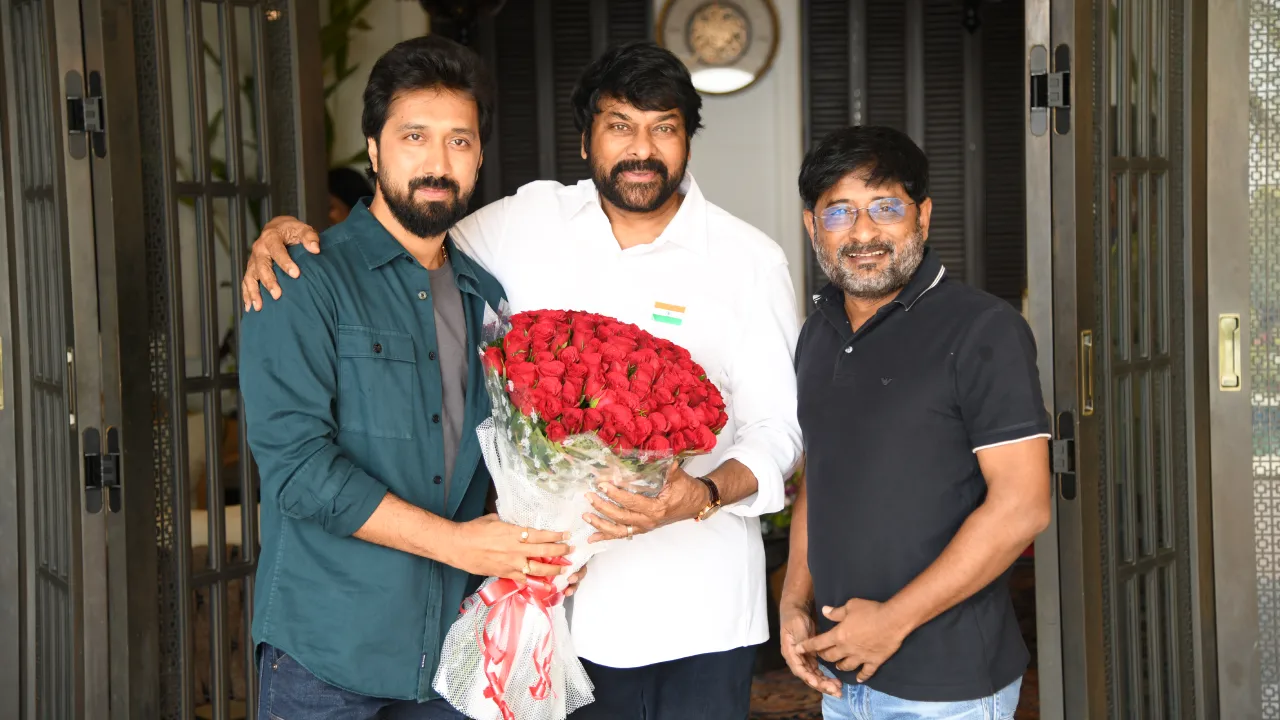 Tollywood celebrities congratulate chiranjeevi for felicitating by padma vibhushan award