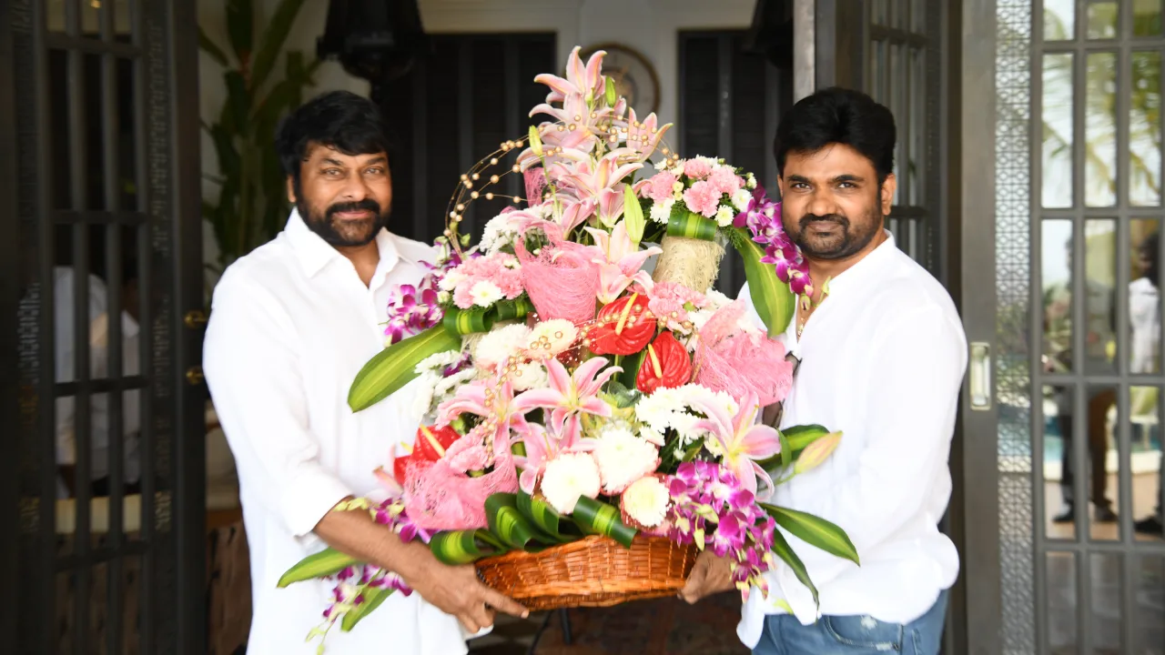 Tollywood celebrities congratulate chiranjeevi for felicitating by padma vibhushan award