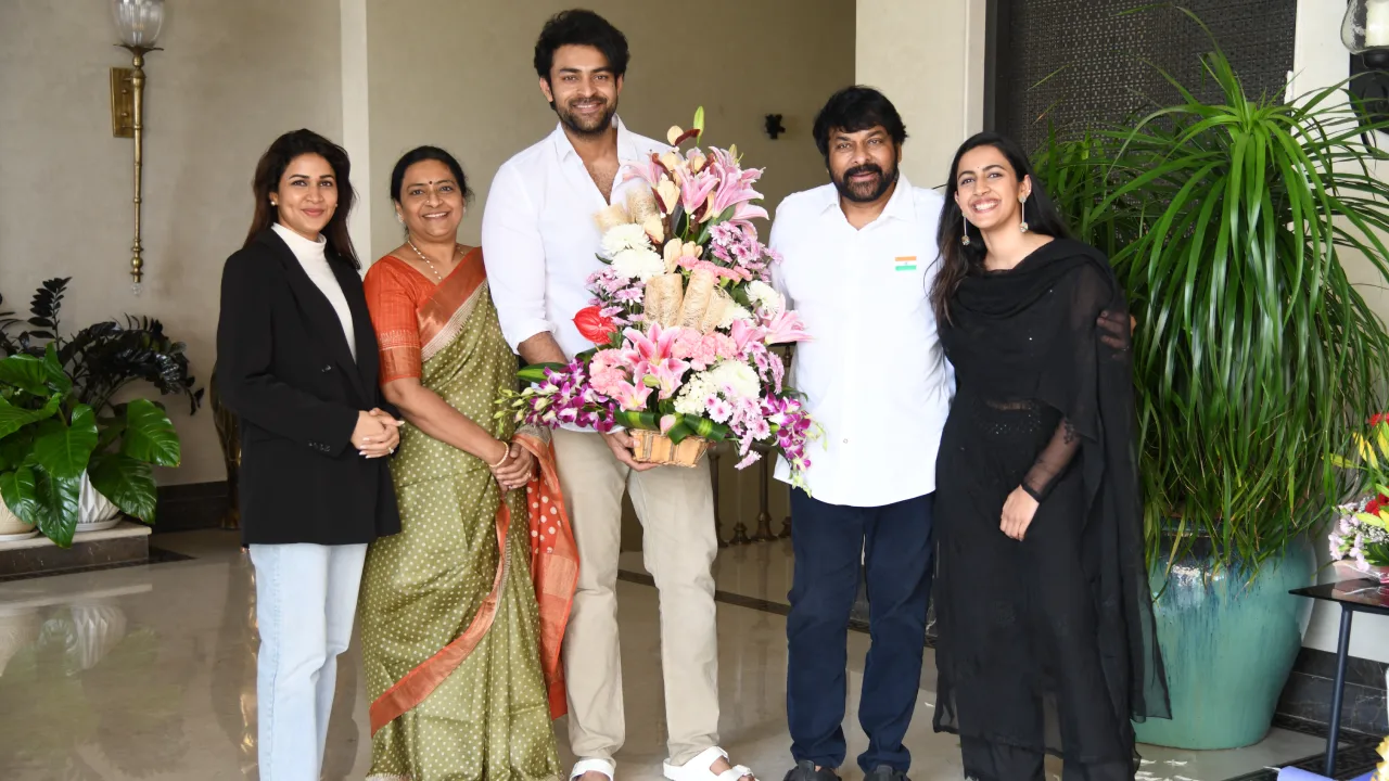 Tollywood celebrities congratulate chiranjeevi for felicitating by padma vibhushan award