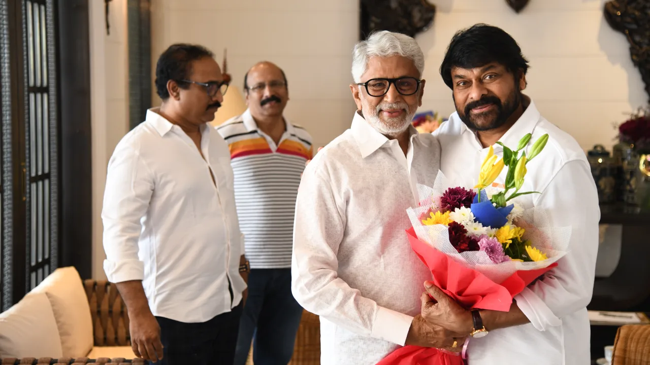 Tollywood celebrities congratulate chiranjeevi for felicitating by padma vibhushan award