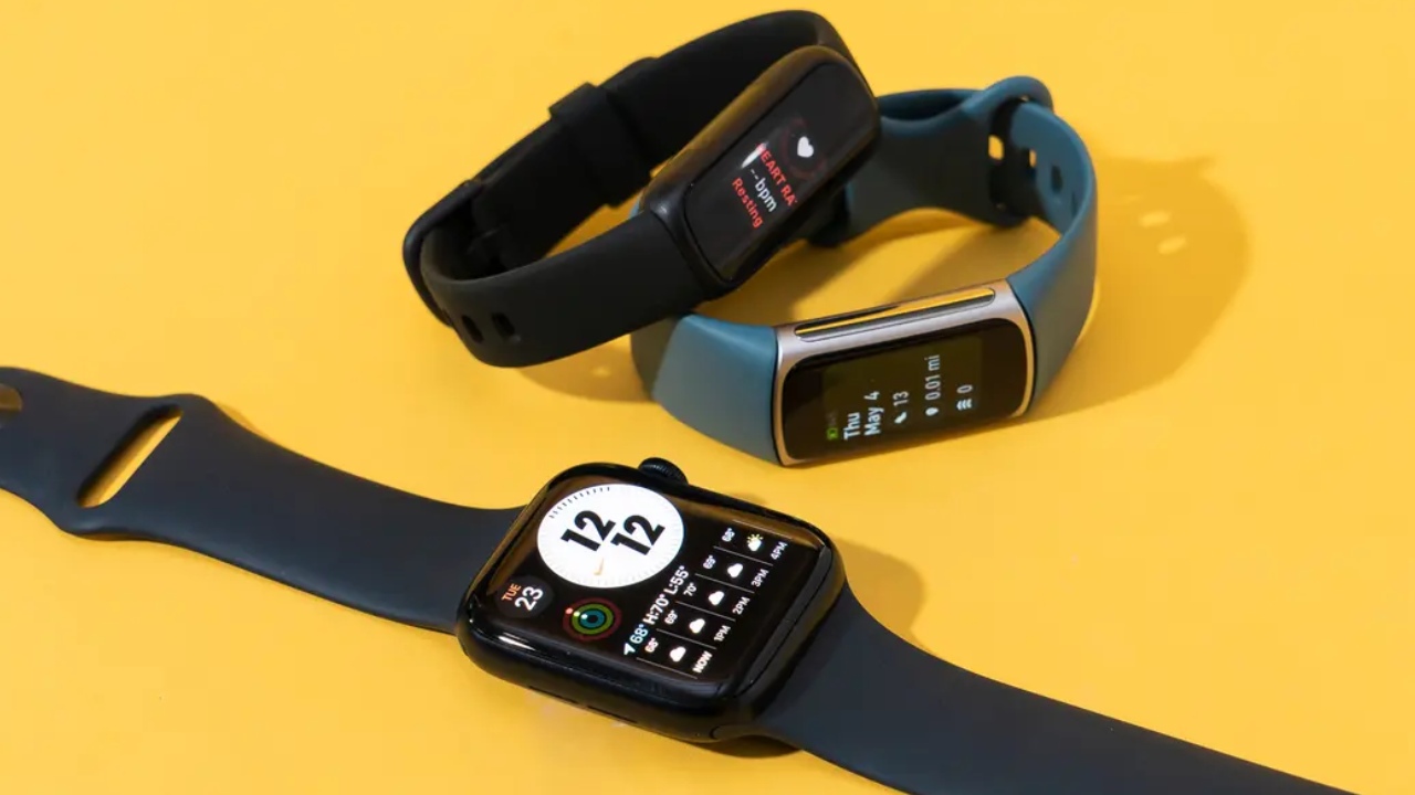 Valentine's Day Gifts _ Smartwatches for men will insure your loved one's health
