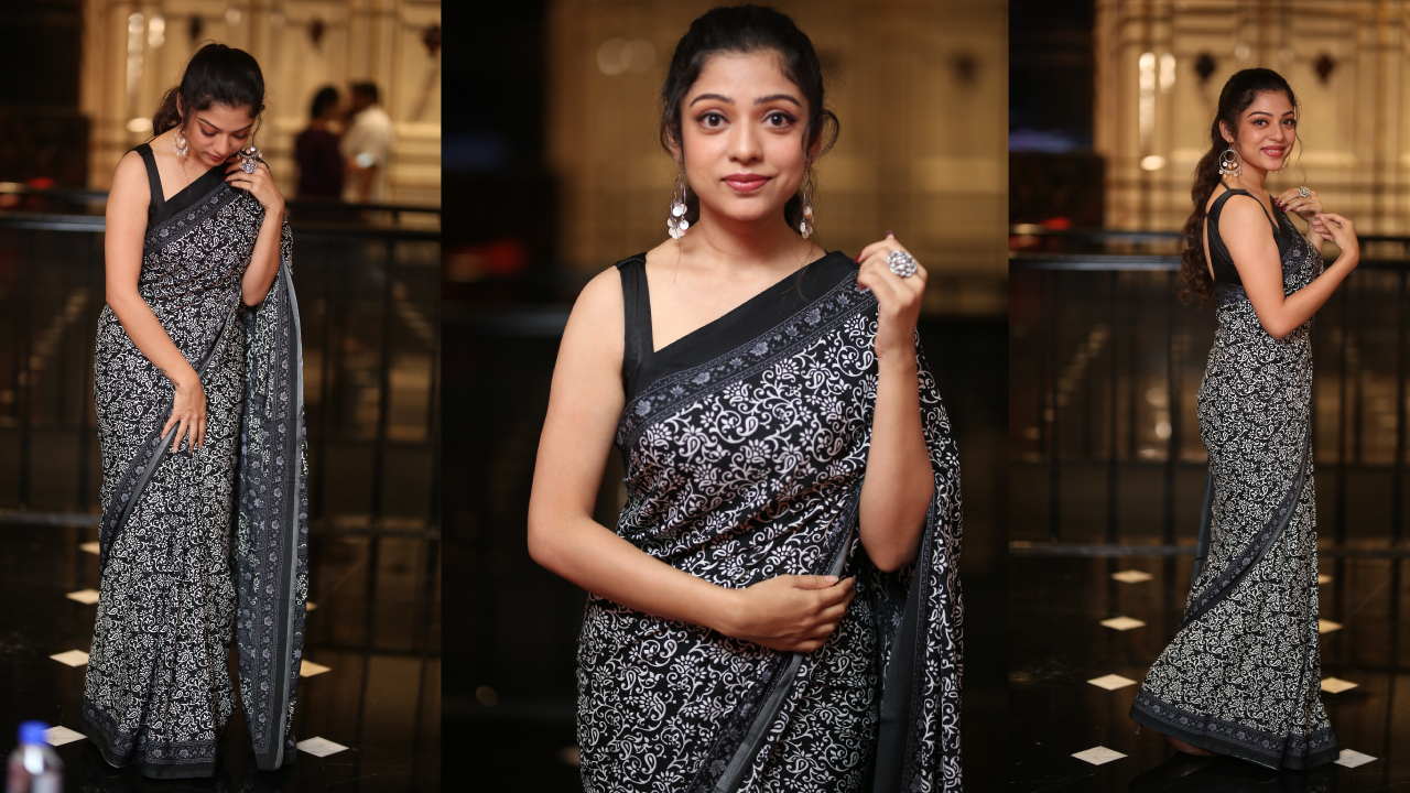 Varsha Bollamma : అందాల భామ వ‌ర్ష బొల్లమ్మ చీర వర్ణాలు..