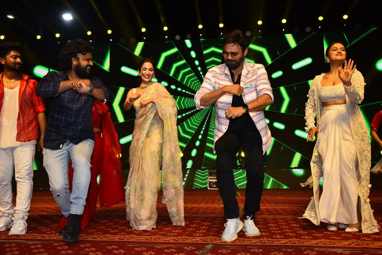 Venkatesh 75th Movie Saindhav pre release event photos