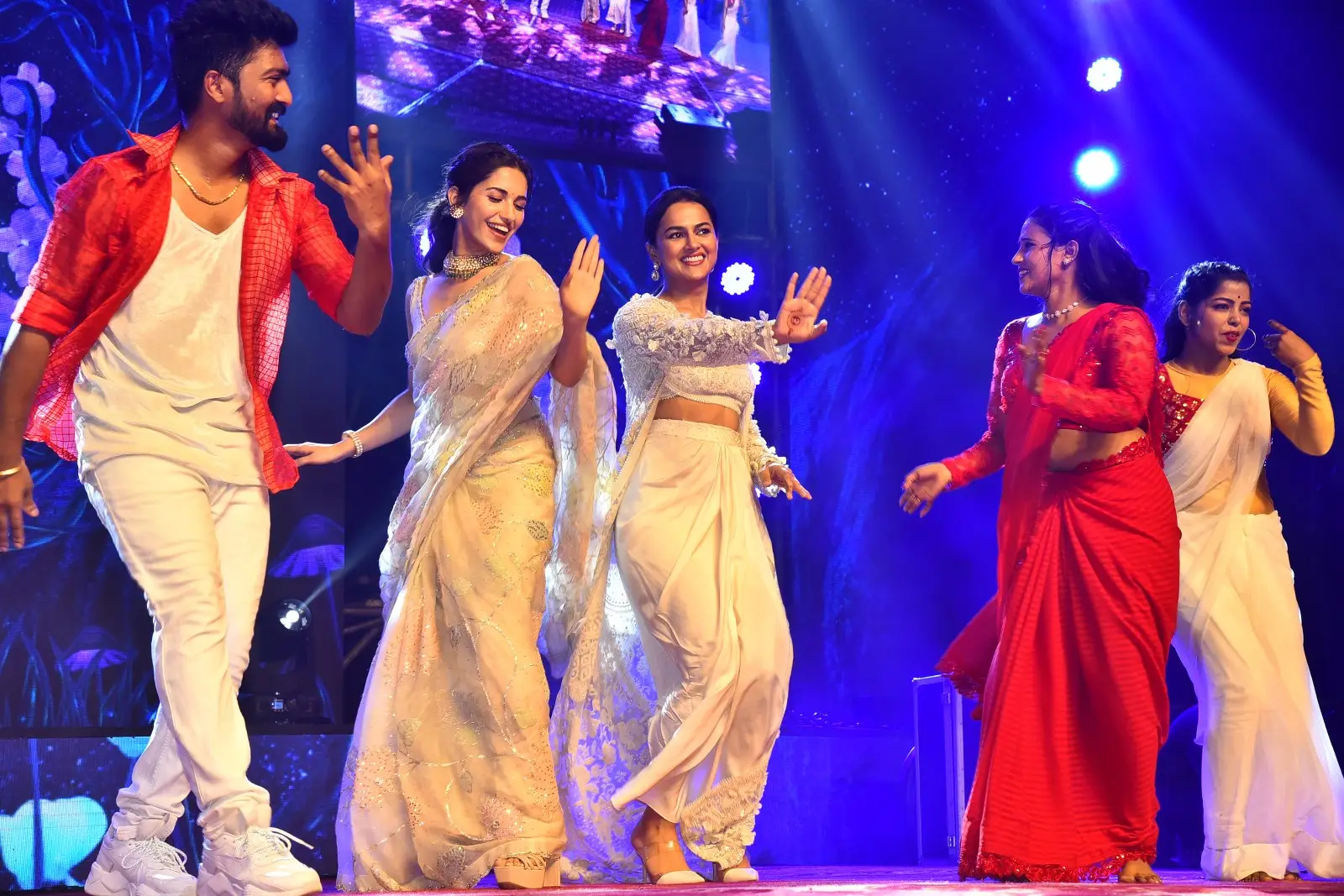 Venkatesh 75th Movie Saindhav pre release event photos