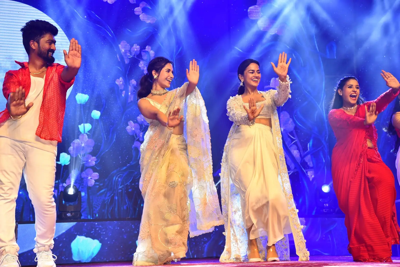 Venkatesh 75th Movie Saindhav pre release event photos