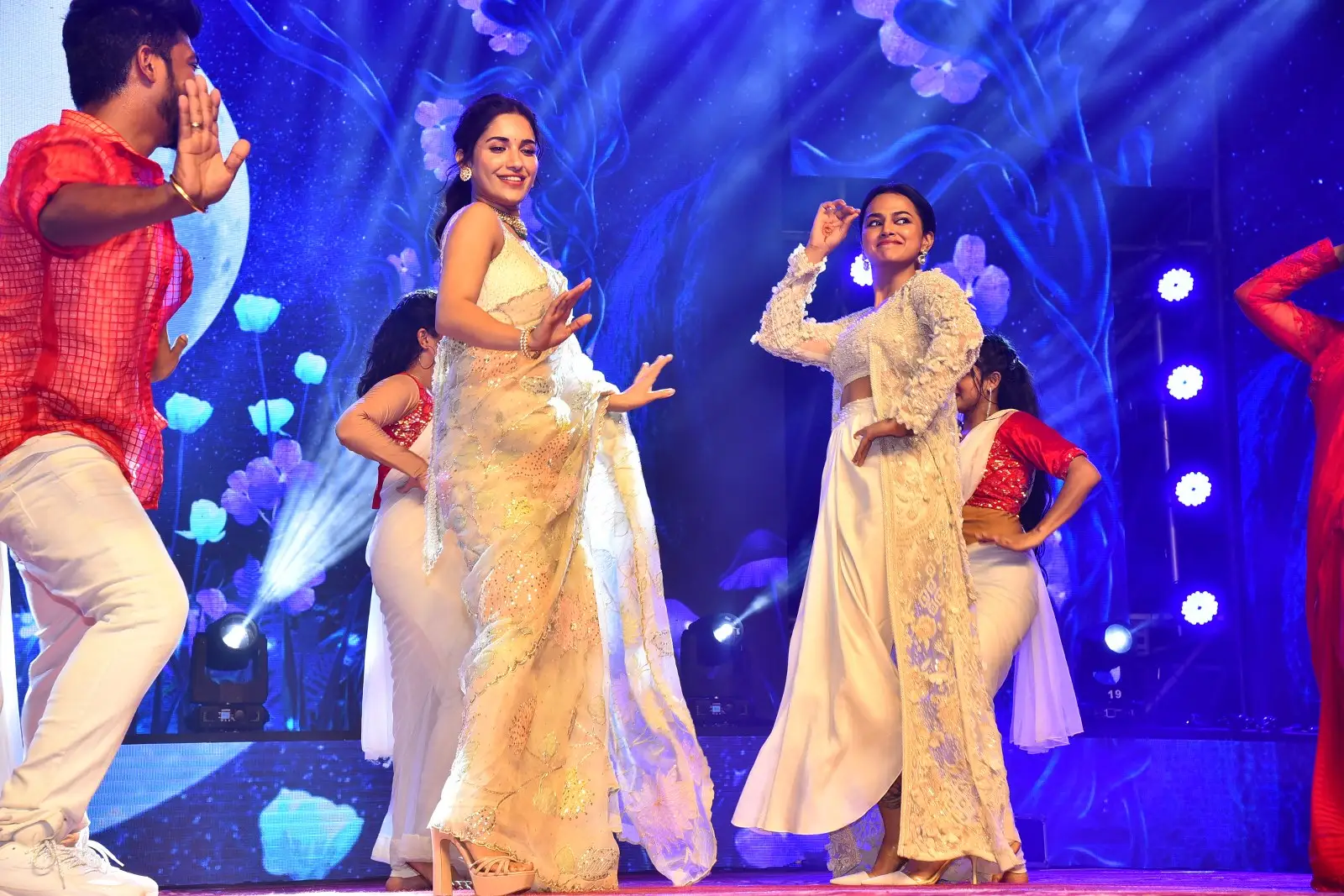 Venkatesh 75th Movie Saindhav pre release event photos