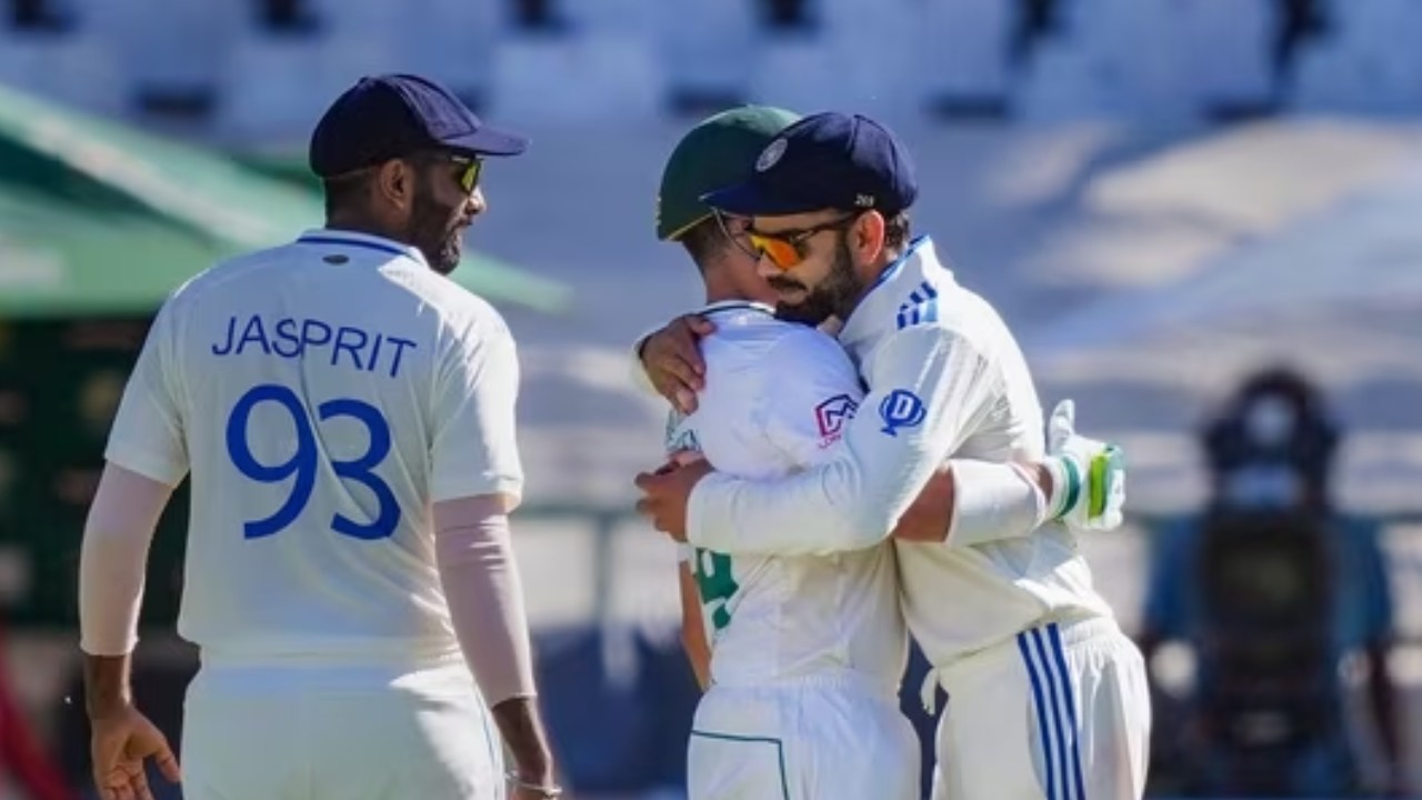 Virat Kohli : సౌతాఫ్రికా ఫ్లేయర్ డీన్ ఎల్గర్ ఔటైన తరువాత అద్భుత వీడ్కోలు పలికిన కోహ్లీ.. వీడియో వైరల్ Virat Kohli : సౌతాఫ్రికా ఫ్లేయర్ డీన్ ఎల్గర్ ఔటైన తరువాత అద్భుత వీడ్కోలు పలికిన కోహ్లీ.. వీడియో వైరల్