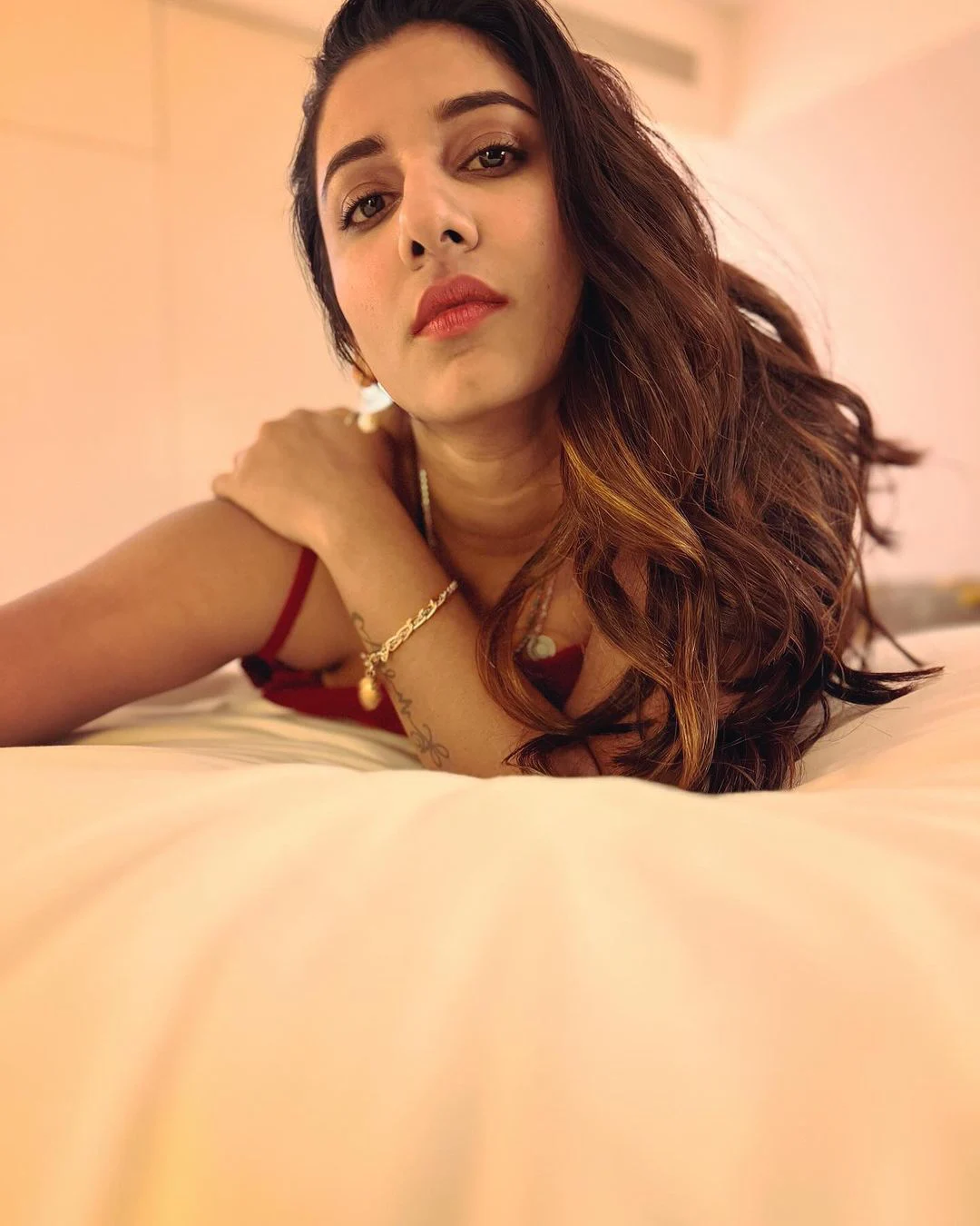 Vishnupriyaa bhimeneni Sizzling Photo Shoot in Paris