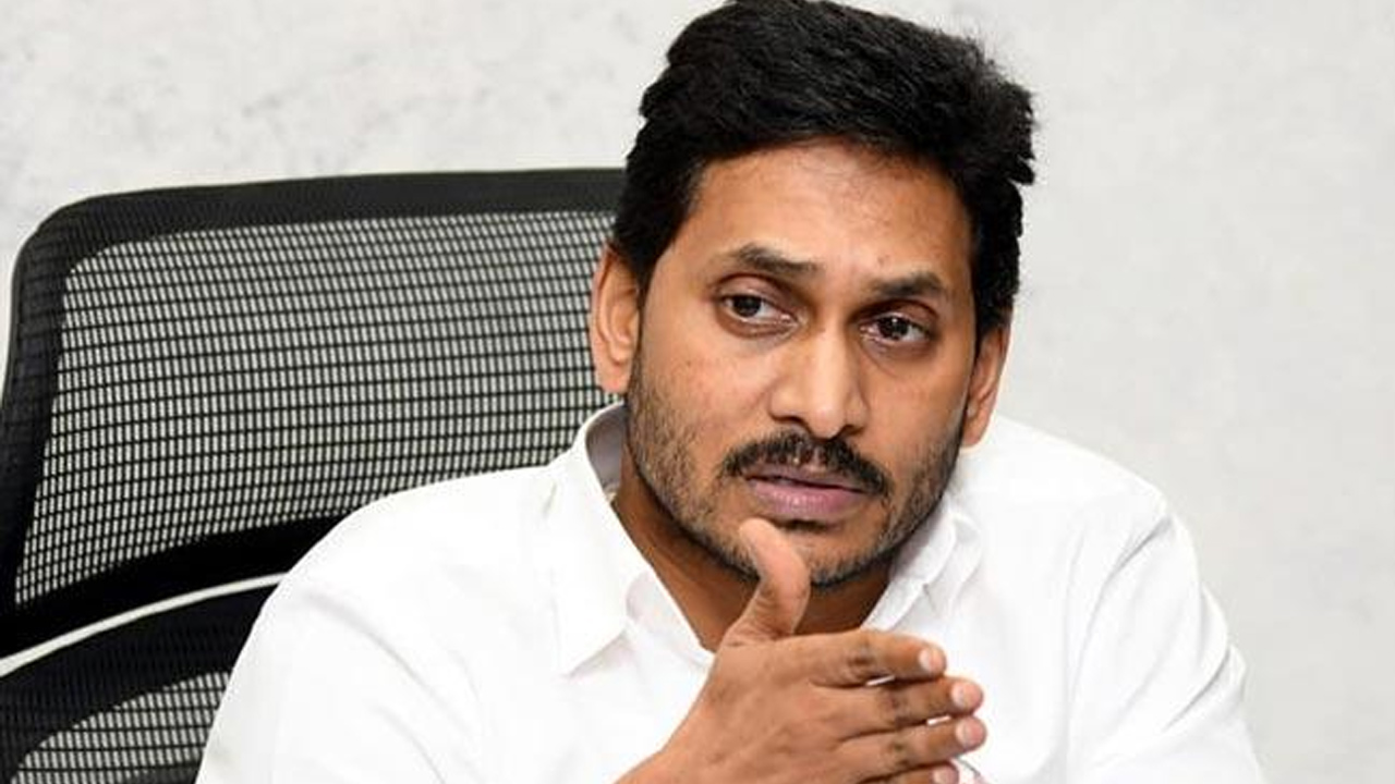 రాజ్యసభ అభ్యర్థులను ఖరారు చేసిన సీఎం జగన్.. ఆ ముగ్గురు ఎవరంటే? రాజ్యసభ అభ్యర్థులను ఖరారు చేసిన సీఎం జగన్.. ఆ ముగ్గురు ఎవరంటే?