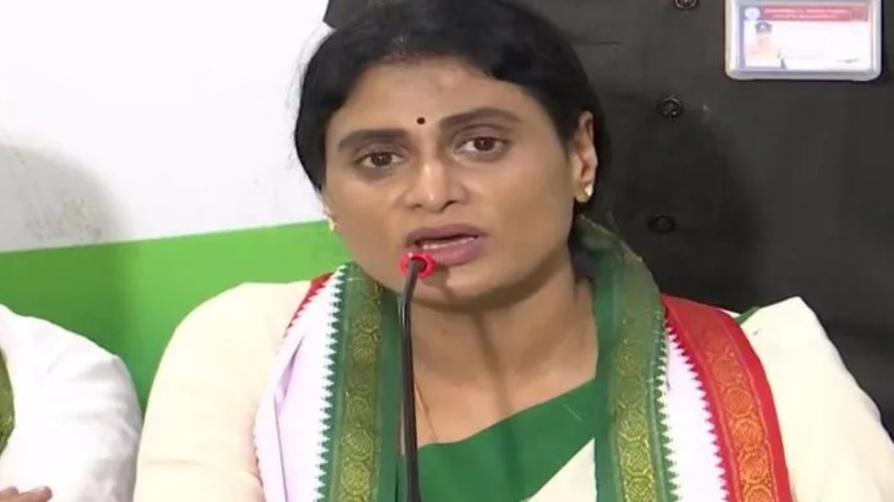 YS Sharmila : అందుకు సాక్ష్యం మా అమ్మే.. మీకు దమ్ముంటే మా అమ్మను అడగండి.. వైసీపీ నేతలపై షర్మిల ఫైర్ YS Sharmila : అందుకు సాక్ష్యం మా అమ్మే.. మీకు దమ్ముంటే మా అమ్మను అడగండి.. వైసీపీ నేతలపై షర్మిల ఫైర్