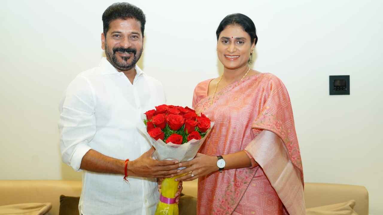 సీఎం రేవంత్ రెడ్డిని కలిసిన వైఎస్ షర్మిల సీఎం రేవంత్ రెడ్డిని కలిసిన వైఎస్ షర్మిల