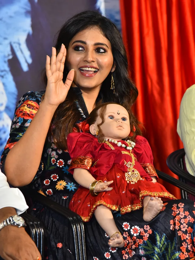Actress Anjali Shines in Geethanjali Malli Vachhindi Movie First Look Launch Event