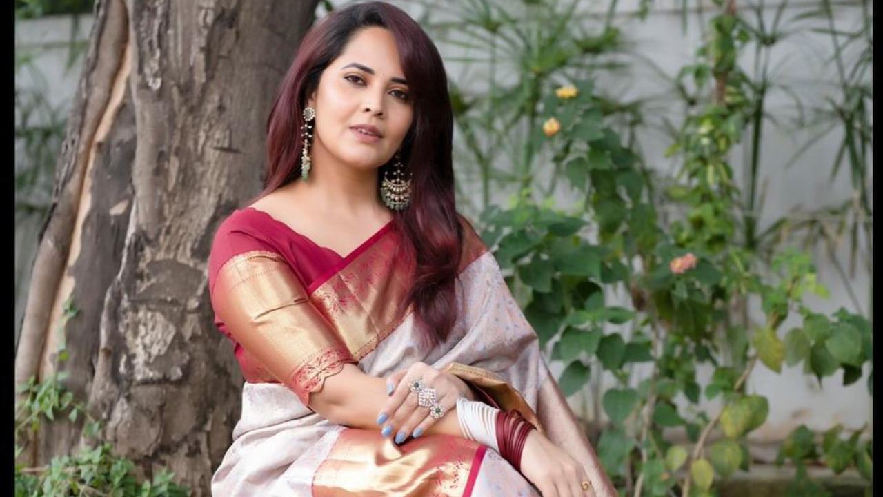 Anasuya : వాళ్ళు వింత జీవులు.. వాళ్ళకి దూరంగా ఉంటేనే మంచిది.. అనసూయ వ్యాఖ్యలు.. Anasuya : వాళ్ళు వింత జీవులు.. వాళ్ళకి దూరంగా ఉంటేనే మంచిది.. అనసూయ వ్యాఖ్యలు..
